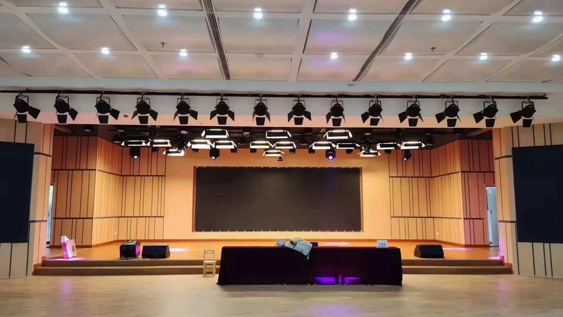 KU酷游官网专业灯光音响扩声系统工程产品服务于某学堂会堂！